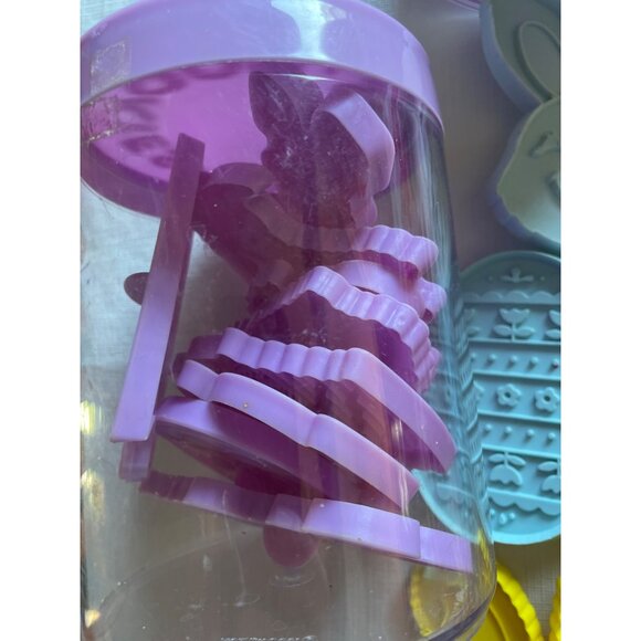 Vintage Christmas Thanksgiving Easter Holiday Cookie Cutter Set Plastic - Picture 8 of 16